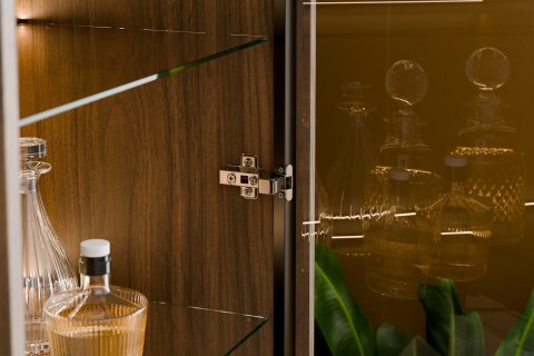 Zestaw salonowy z komodą, witryną i stołem